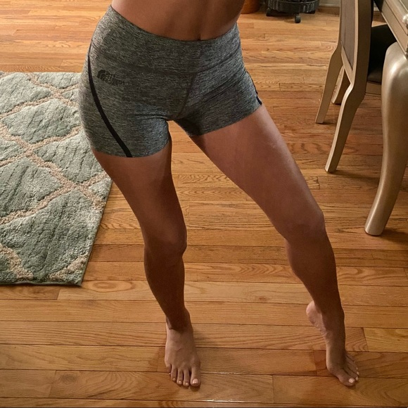 NWOT North Face spandex shorts - Picture 7 of 7